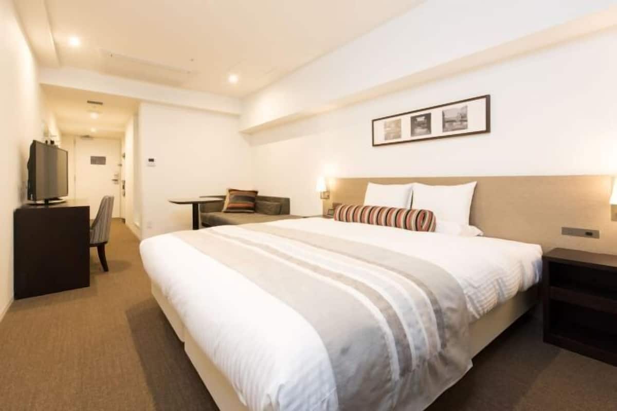 In-room safe, desk, free WiFi, bed sheets