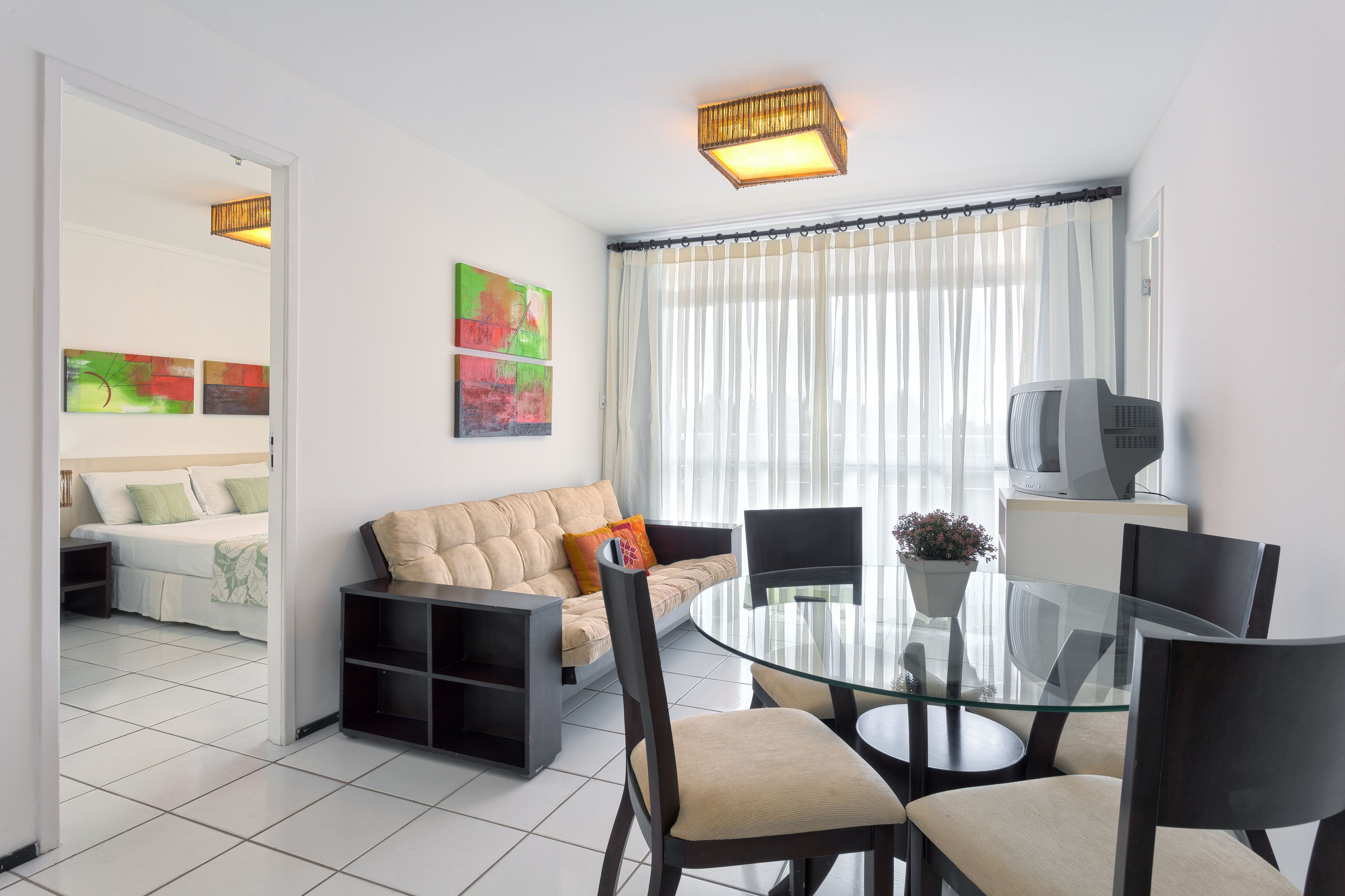 家庭四人房 | 迷你吧、办公桌、熨斗/熨板、免费 WiFi