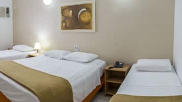 Quarto família | Frigobar, cofres nos quartos, escrivaninha, roupa de cama