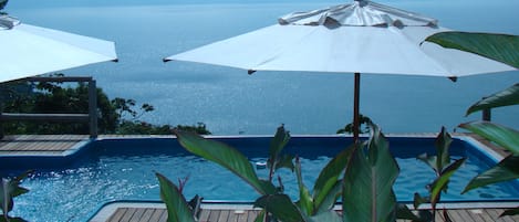 Outdoor pool, an infinity pool