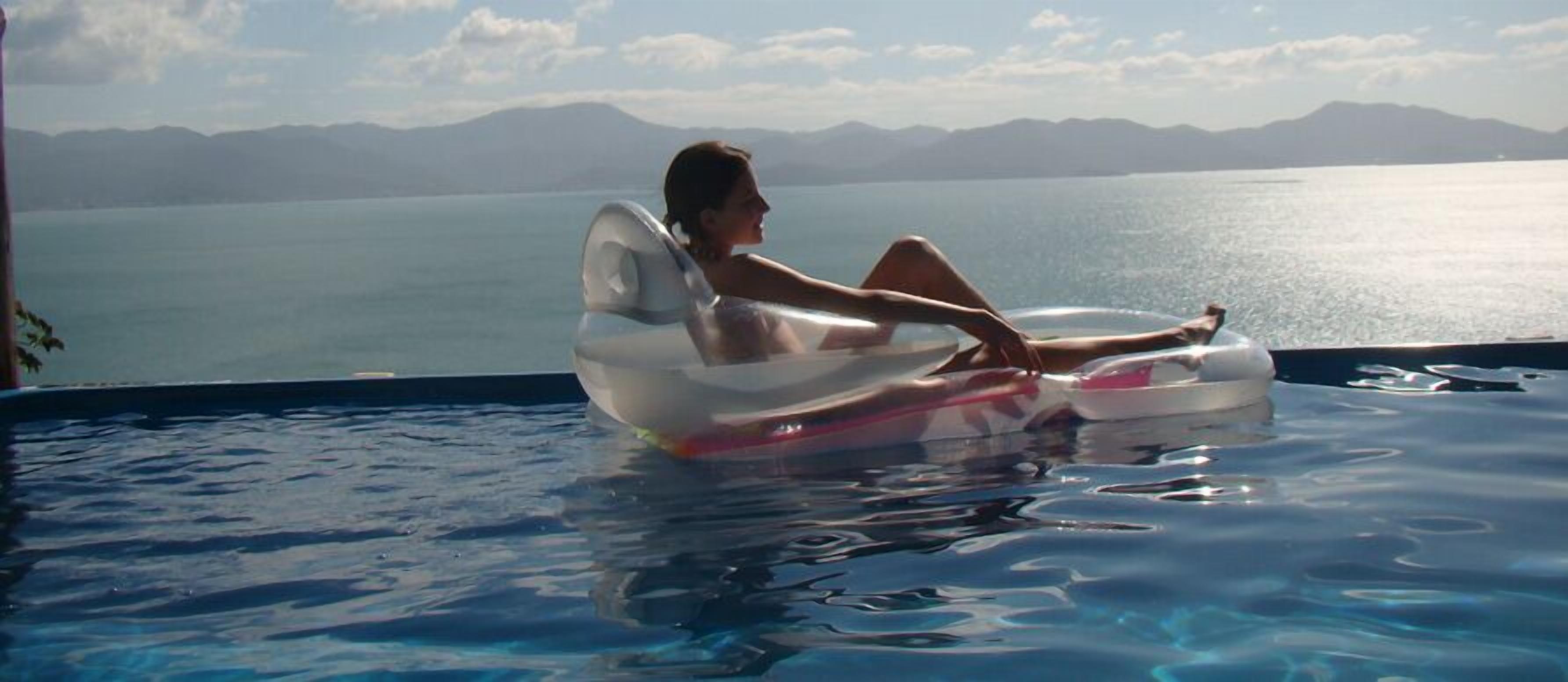 Outdoor pool, an infinity pool
