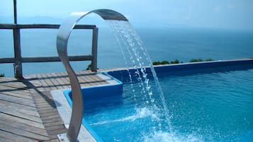 Outdoor pool, an infinity pool