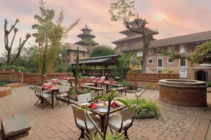 아침 식사, 점심 식사, 저녁 식사 제공, 세계 요리, 정원 전망