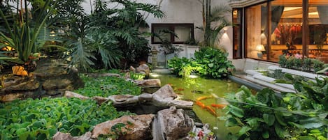 Piscina con cascada