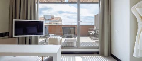 Camera Premium, terrazzo (Privilege) | 1 camera, biancheria in cotone egiziano, copriletto in piuma, minibar