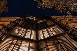 Front of property - evening/night - Hotel Arconte, Adults only (Barcelona)