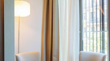 Deluxe Room | Egyptian cotton sheets, down comforters, minibar, in-room safe