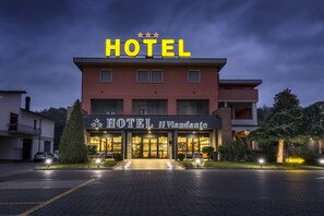 Mặt tiền nơi lưu trú