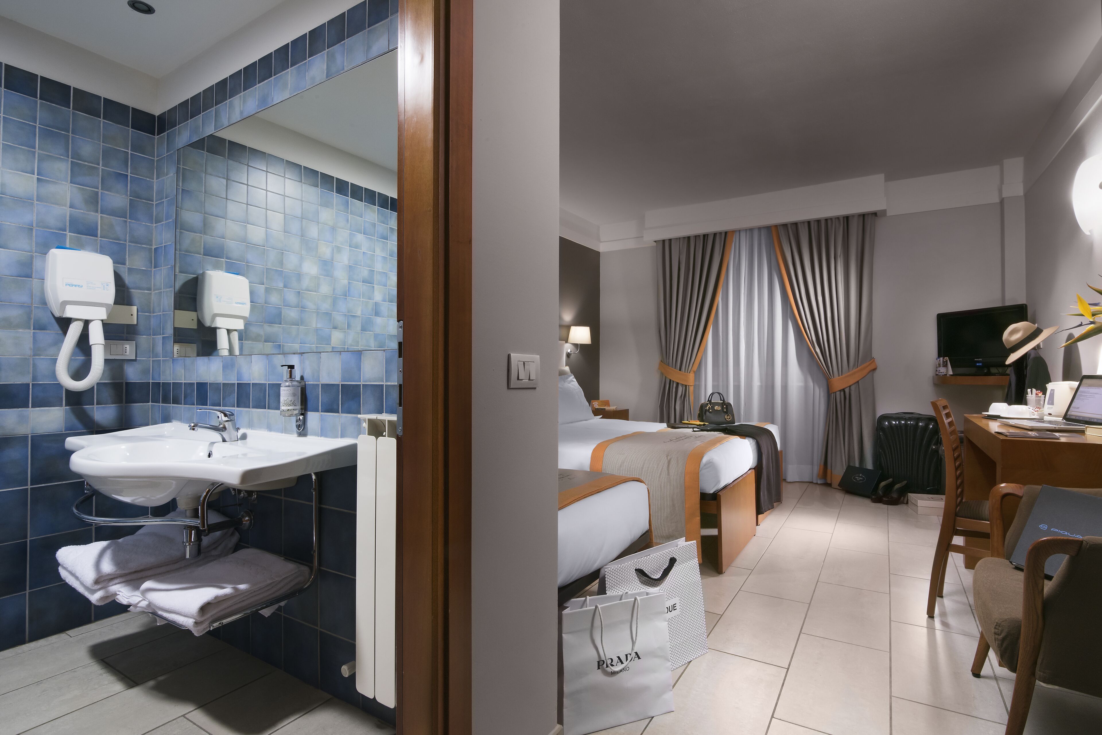 comfort room, 3 single beds, non smoking | egyptian cotton sheets, premium bedding, free minibar items