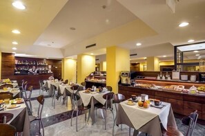 Bar (trong khuôn viên)