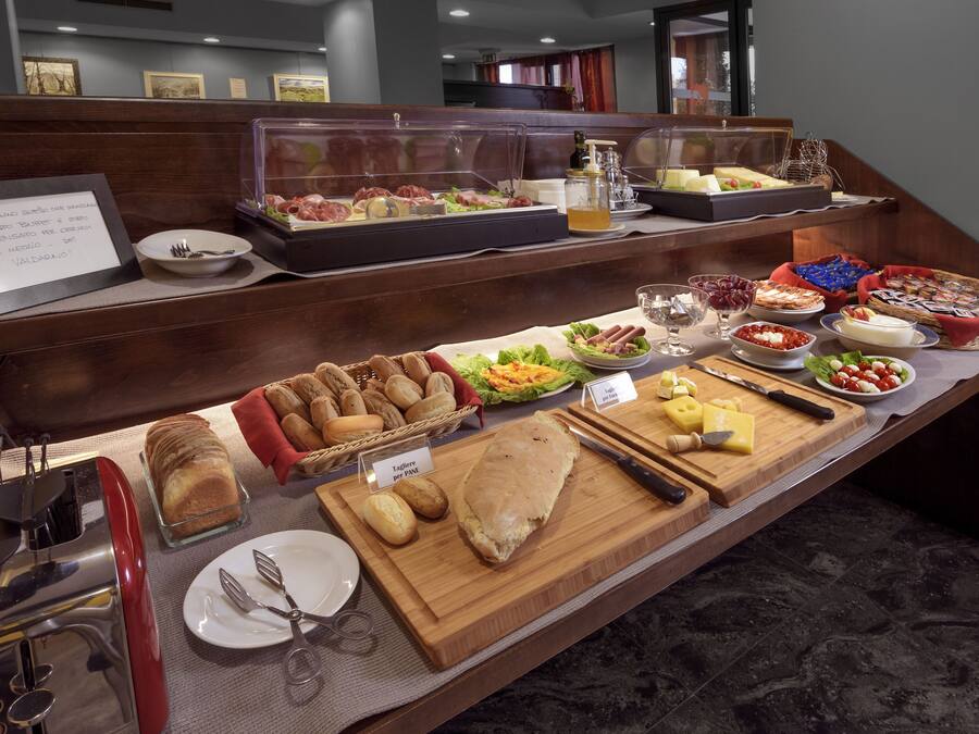 Desayuno (EUR 5 por persona)