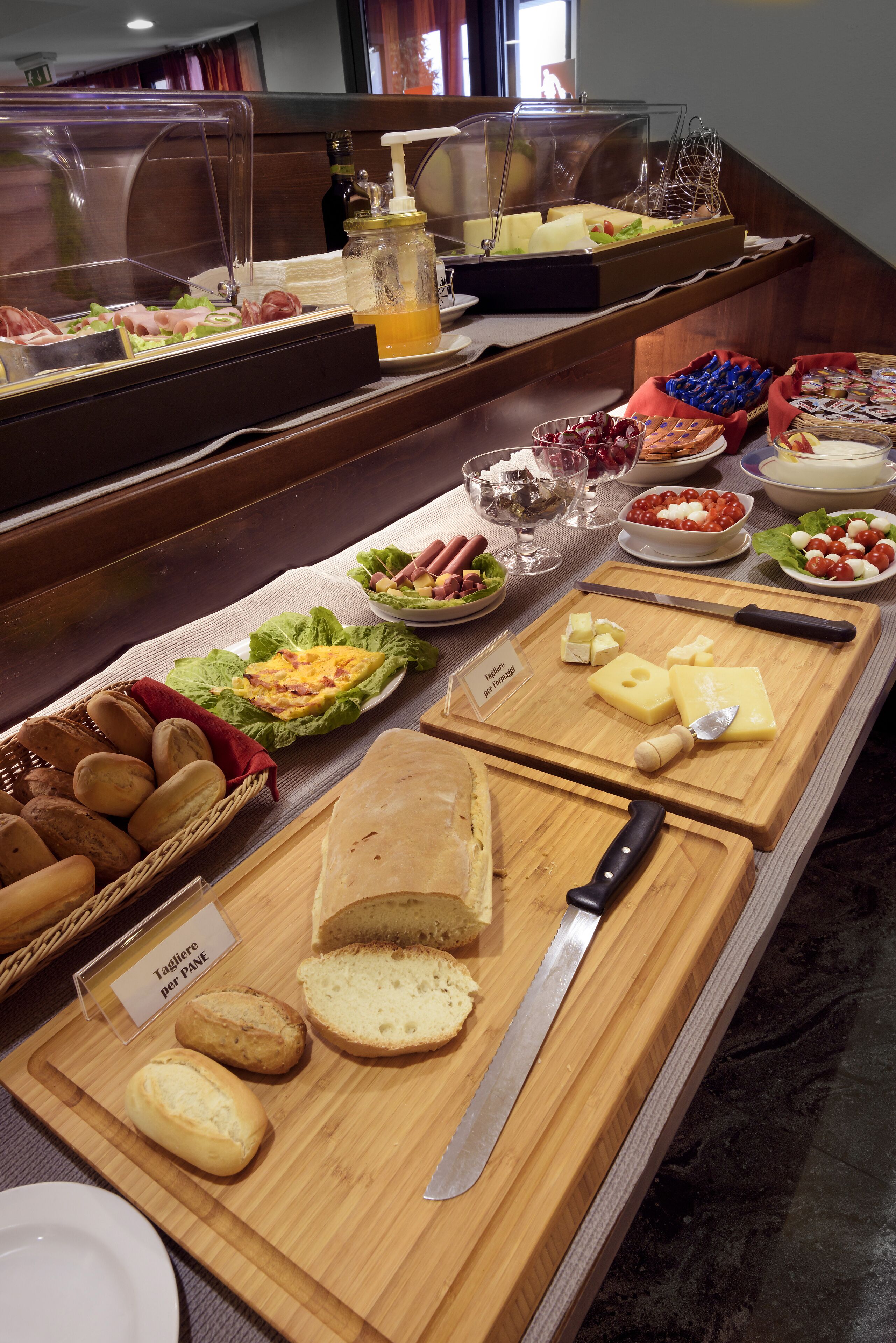 breakfast (eur 5 per person)
