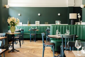 Lunch and dinner served - The Originals Boutique, Hôtel Ô Gayot (Bagnoles-de-l'Orne)