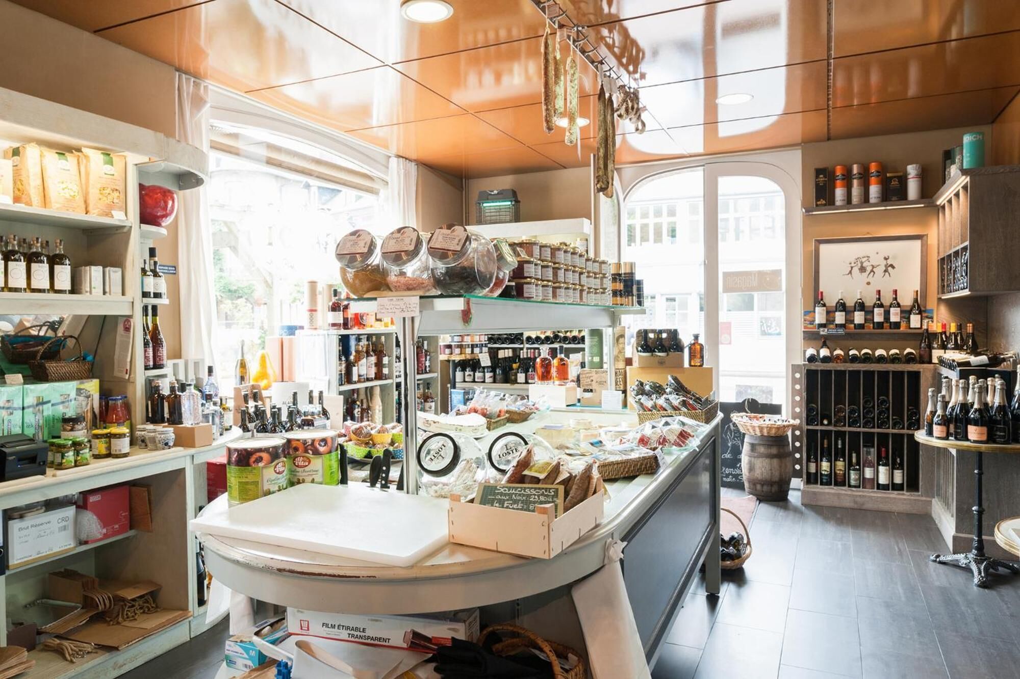 lunch, dinner served; french cuisine, al fresco dining