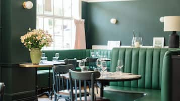 Déjeuner et dîner servis sur place