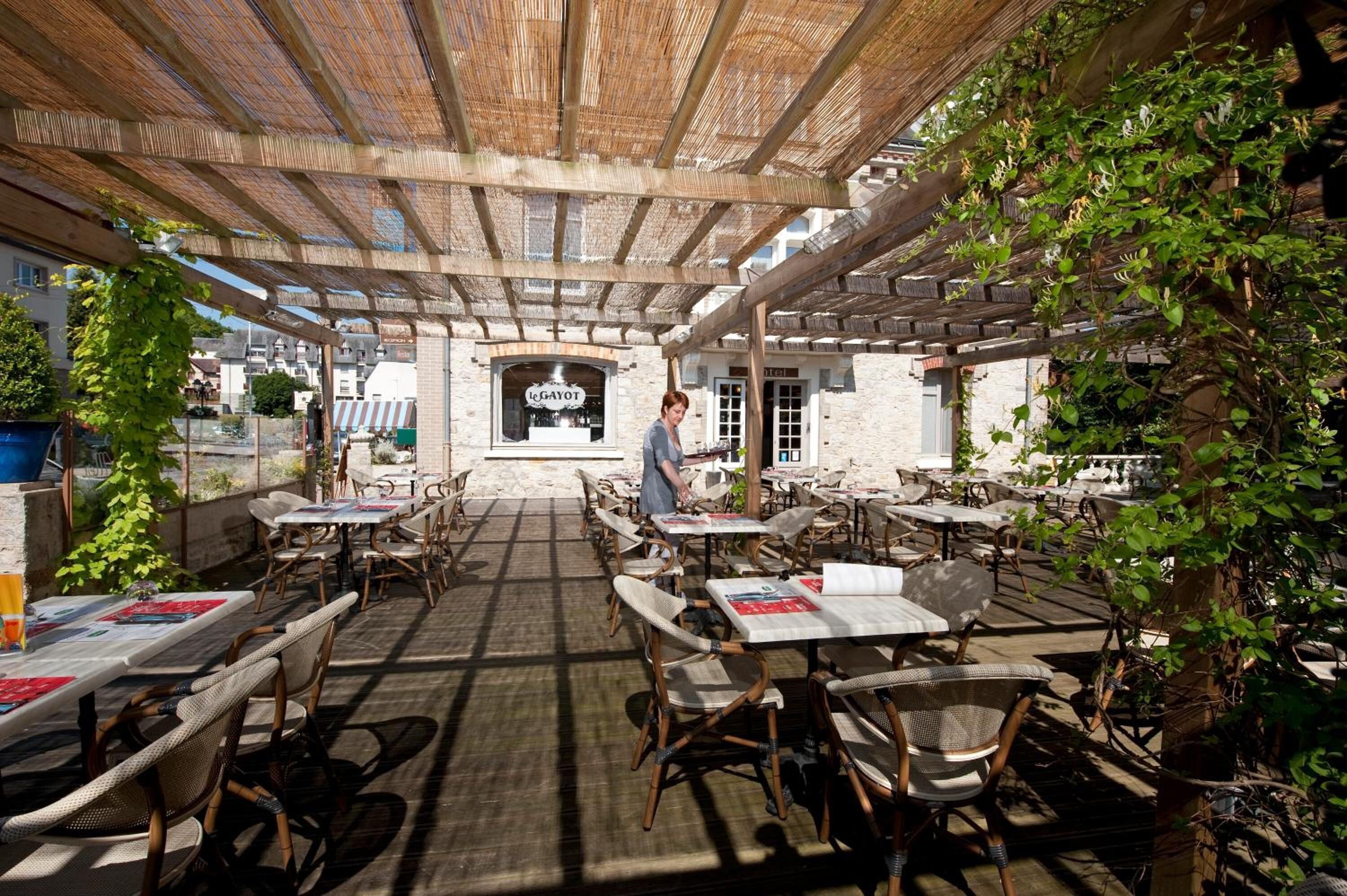 lunch, dinner served; french cuisine, al fresco dining