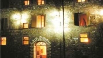 Fassade der Unterkunft – Abend/Nacht