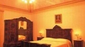 Edredons de pluma, frigobar, cofres nos quartos, escrivaninha