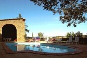 Piscine extérieure (ouverte en saison)