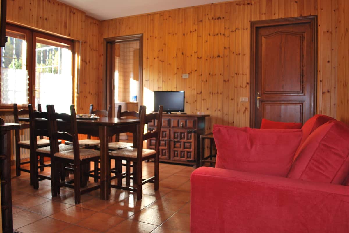Standard Apartment, 2 Bedrooms, Mountain View | Living room | TV