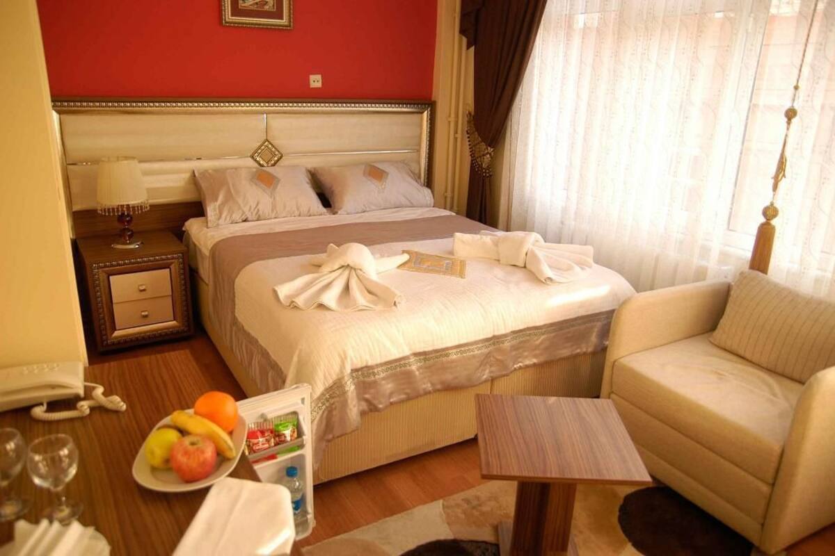 Free minibar, in-room safe, soundproofing