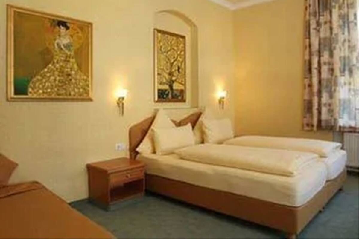 Classic Double Room | Desk, laptop workspace, soundproofing, WiFi (free)