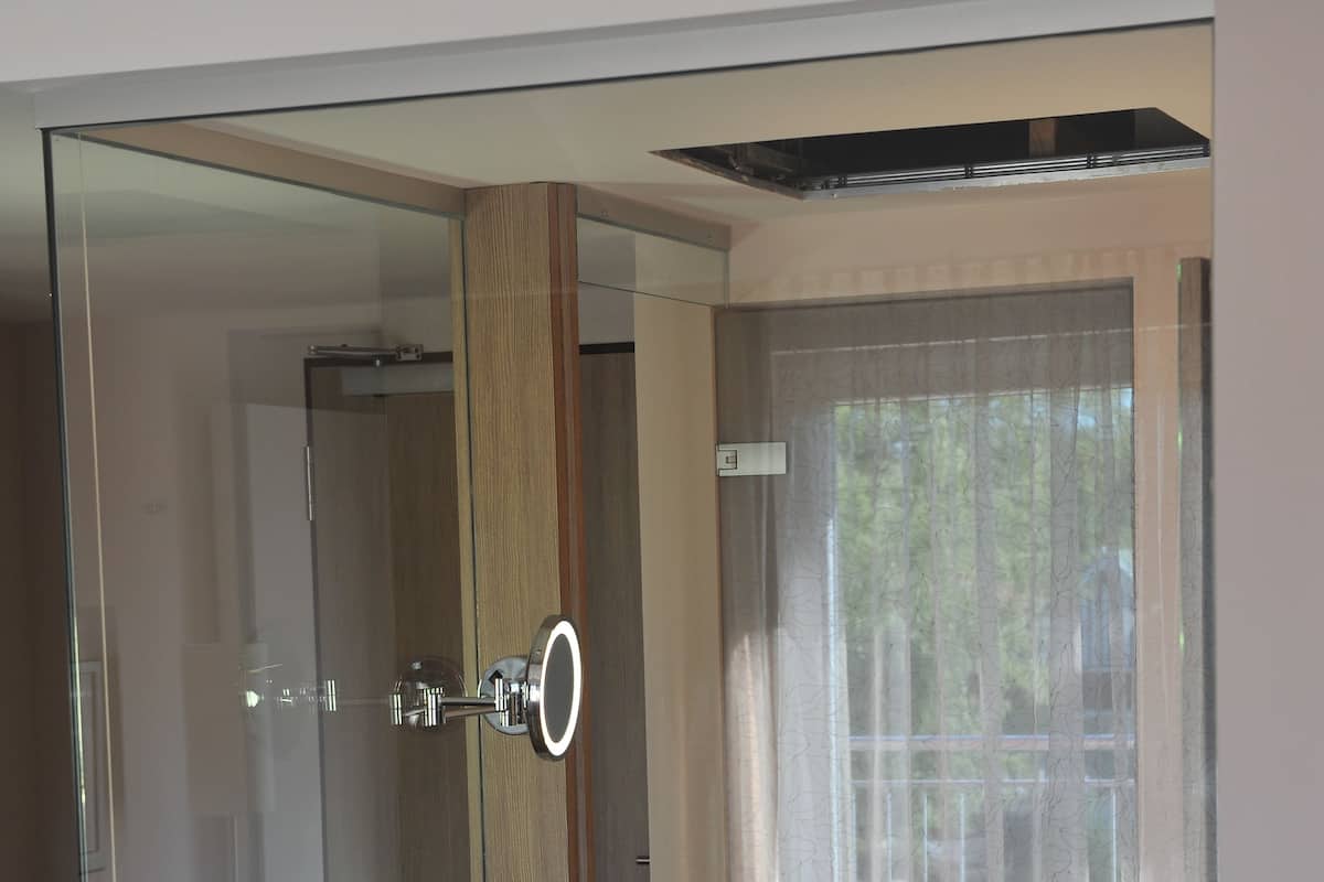 Superior-Doppelzimmer, Terrasse | Waschbecken im Bad