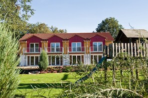 ด้านหน้าที่พัก