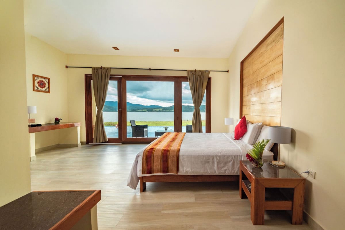 Suite, Lake View | Premium bedding, laptop workspace, blackout curtains, bed sheets
