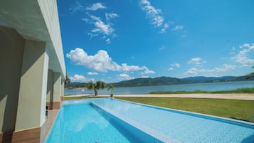 Suite, Lake View | 1 bedroom, premium bedding, laptop workspace, blackout drapes