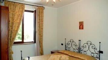 Premium bedding, in-room safe, desk, free WiFi