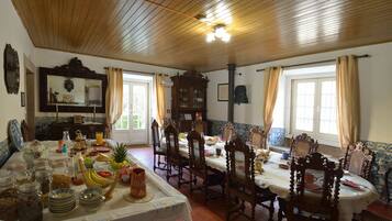 Free daily continental breakfast