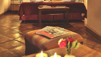 Caja de seguridad en la habitación y decoración personalizada