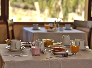 Free daily buffet breakfast