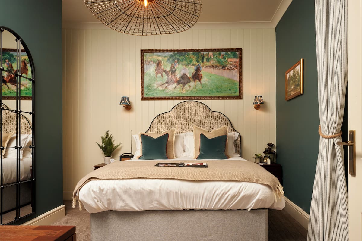 Comfort Room | 1 bedroom, hypo-allergenic bedding, down comforters, iron/ironing board