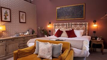 Luxury Room | Hypo-allergenic bedding, down comforters, iron/ironing board, free WiFi
