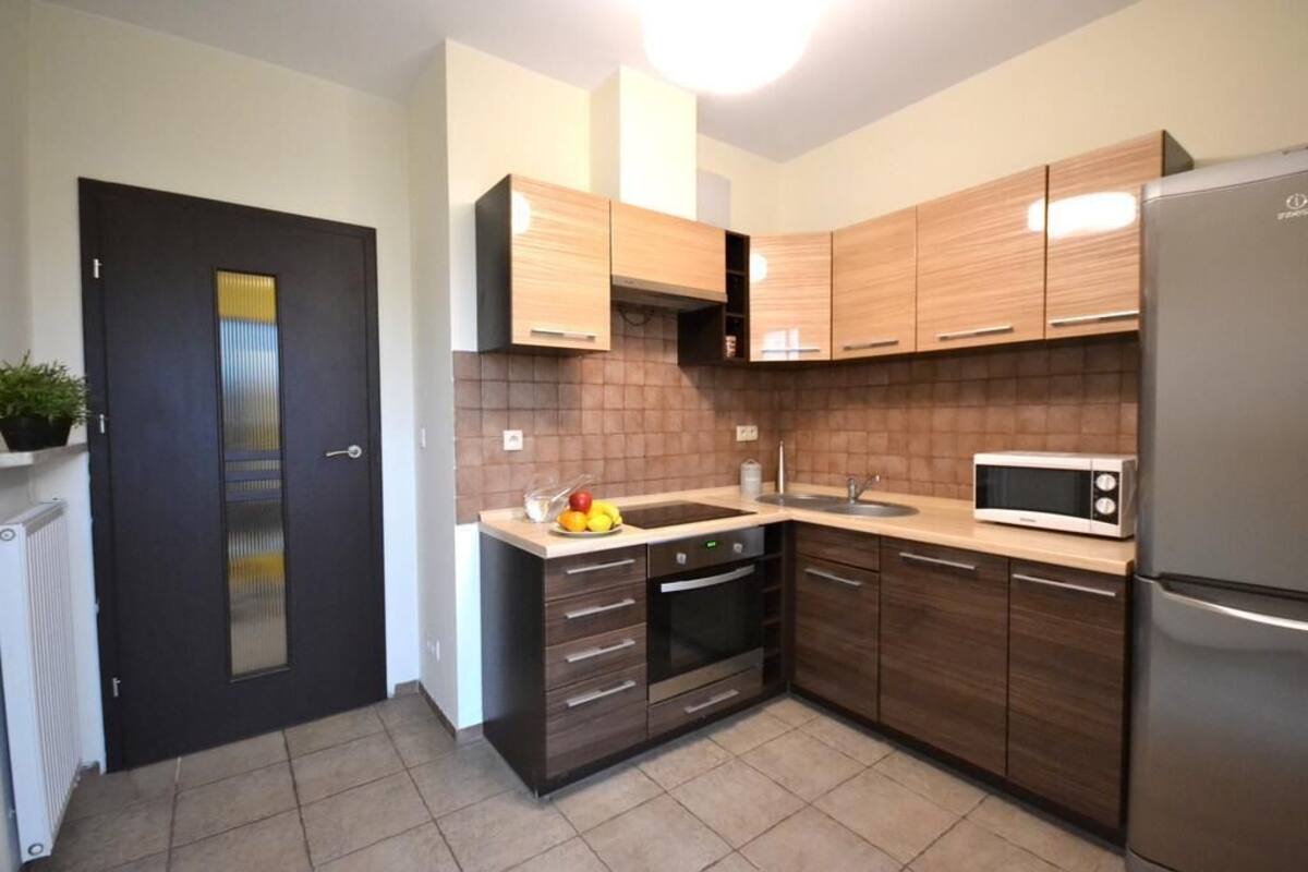Private kitchen | Coffee/tea maker, full-size fridge, microwave, oven