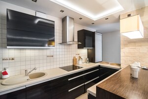 Deluxe Apartment, 2 Bedrooms | Shared kitchen | Full-size fridge, microwave, oven, stovetop