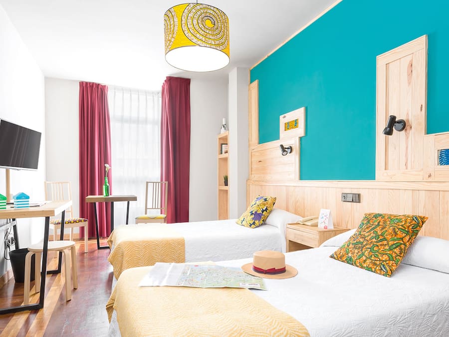 Superior tweepersoonskamer | Een bureau, verduisterende gordijnen, gratis wifi, beddengoed