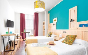 A hotel room with two beds, a desk, a chair, a TV, and a window with curtains. - Hotel San Miguel Gijón (Gijon)