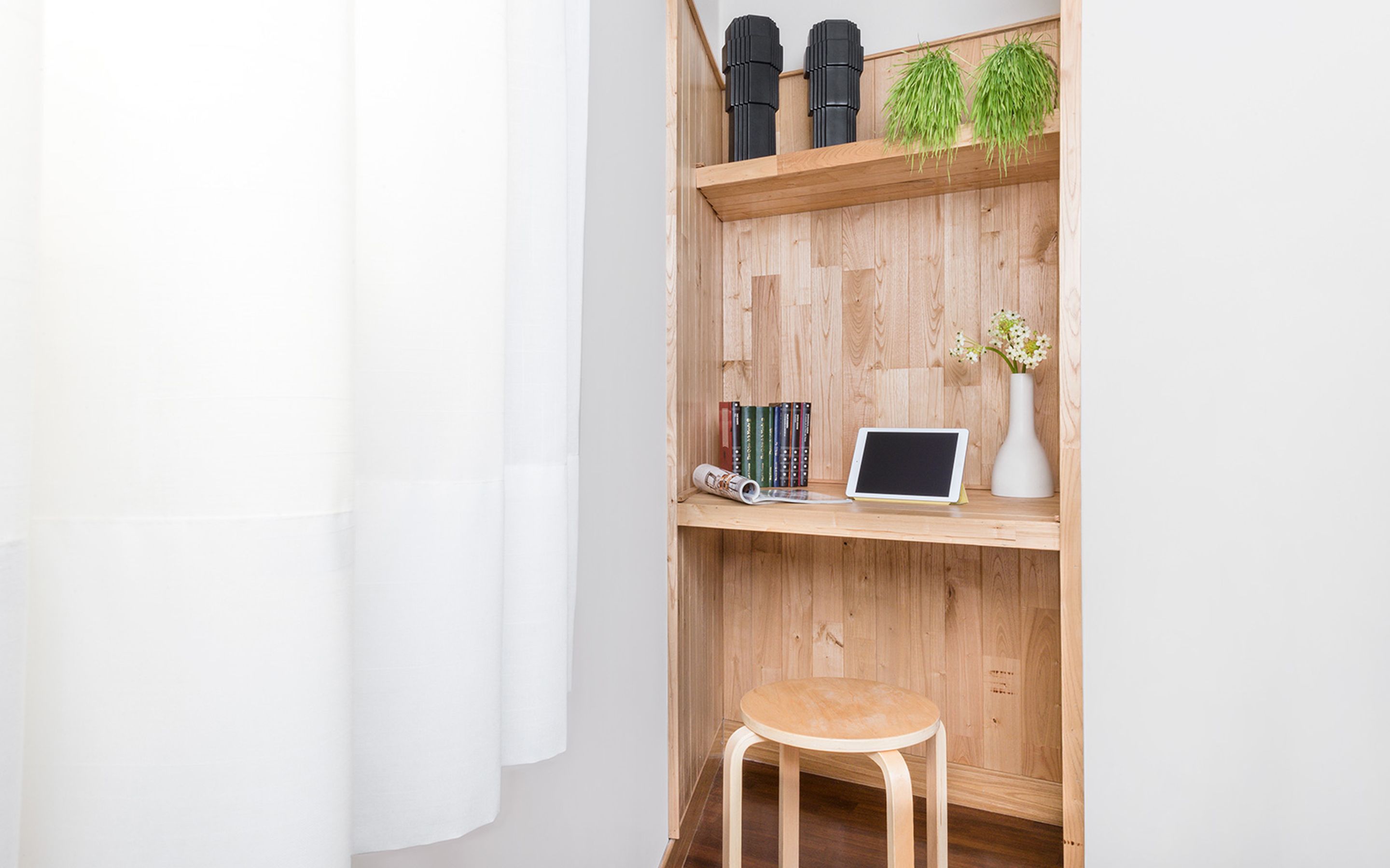 Quarto casal superior | Escrivaninha, cortinas blackout, Wi-Fi de cortesia, roupa de cama