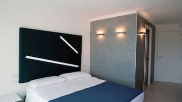 Hochwertige Bettwaren, Zimmersafe, Schreibtisch, schallisolierte Zimmer