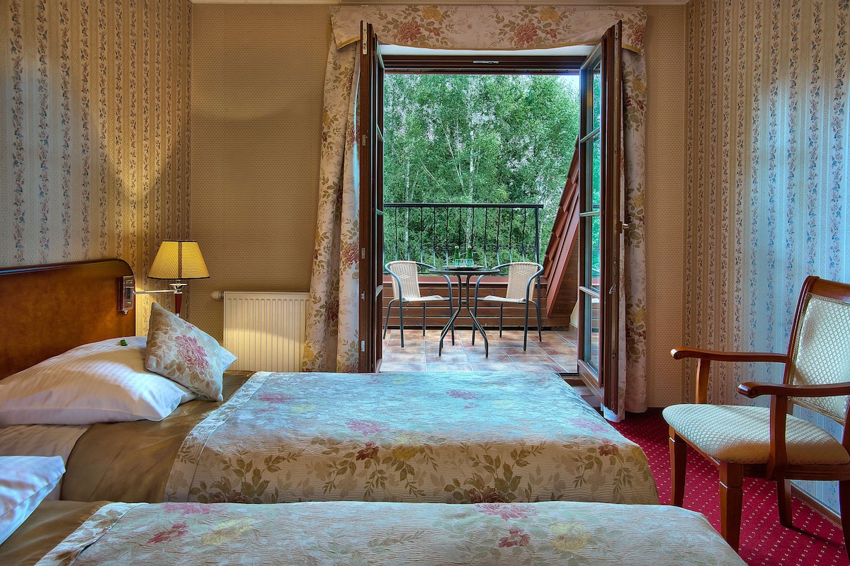 superior single room | 1 bedroom, desk, blackout curtains, iron/ironing board