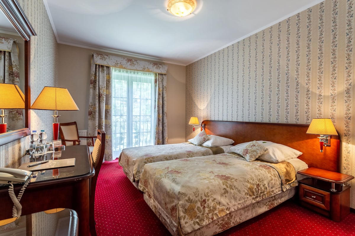 Desk, blackout drapes, iron/ironing board, free WiFi