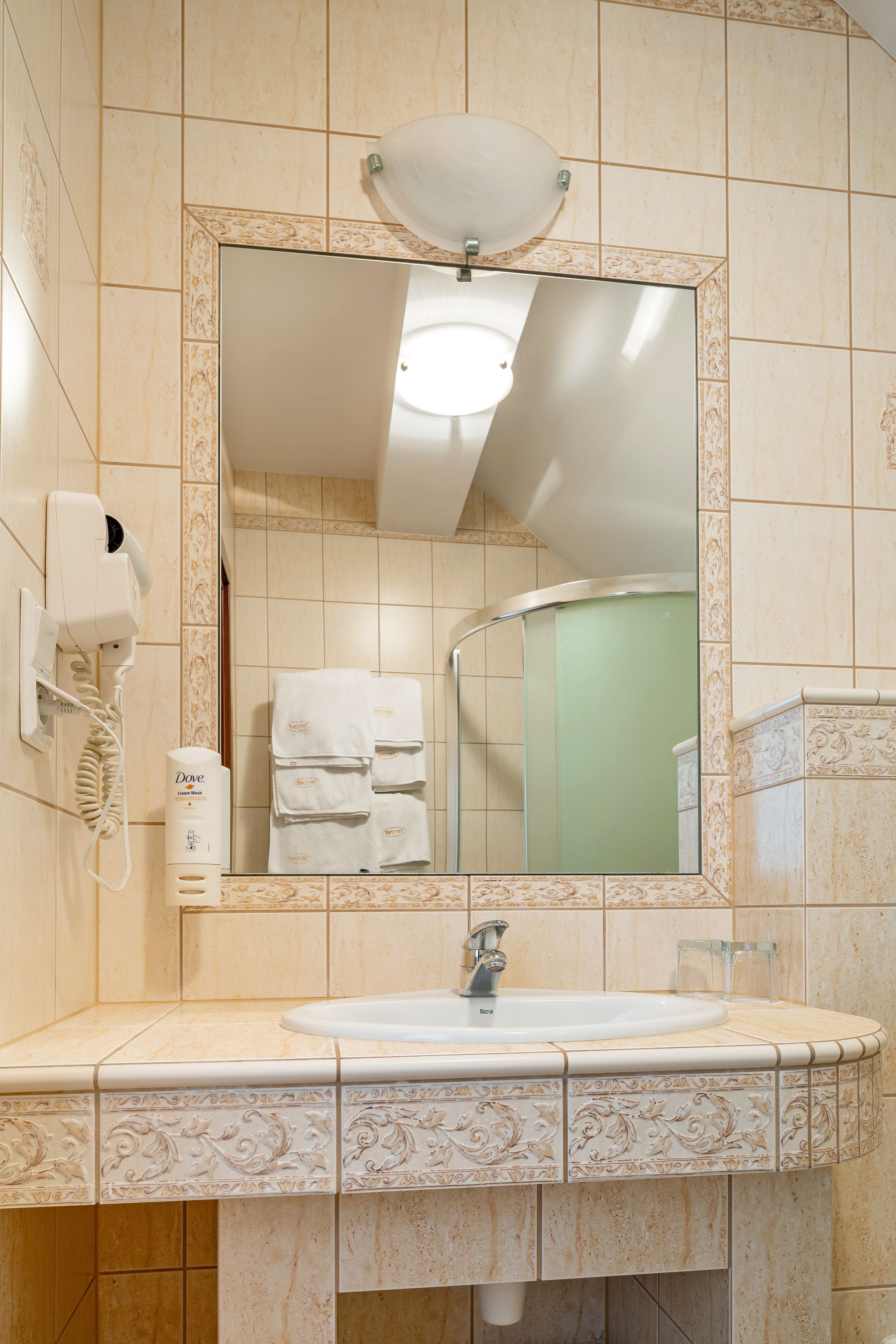 deluxe double room | bathroom | shower, hair dryer, towels