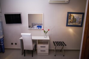 客房内保险箱、免费婴儿床、折叠床/加床（额外收费）、免费 WiFi