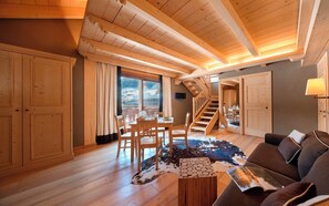 Suite, 1 chambre, cuisine | Literie hypoallergénique, coffre-fort, bureau, rideaux d’obscurcissement
