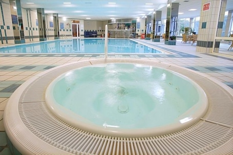 Outdoor spa tub. Centrum Konferencyjno-Rekreacyjne Czarna