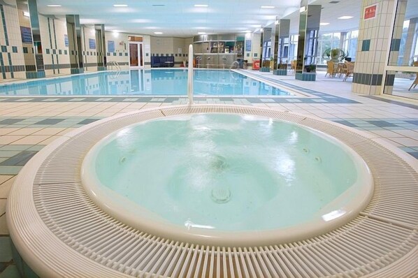 Outdoor spa tub - Centrum Konferencyjno-Rekreacyjne Czarna (Czarna)