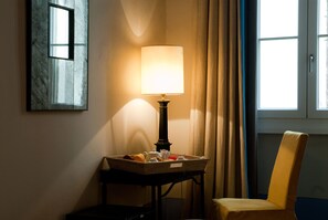 Double Room | Room service - dining - Black 5 Florence (Florence)